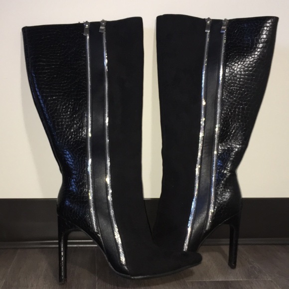 women’s 8.5 wide-leg boots, faux snake skin print leather, faux zippers - Picture 2 of 5